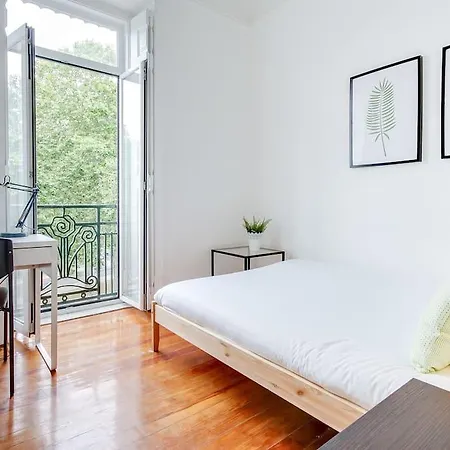 Central 4 Bed Next To Marques De Pombal Апартаменты *