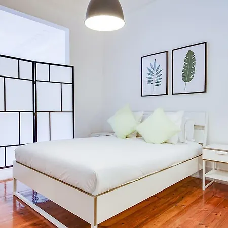 Апартаменты Central 4 Bed Next To Marques De Pombal Лиссабон