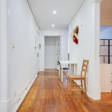 Central 4 Bed Next To Marques De Pombal Lejlighed