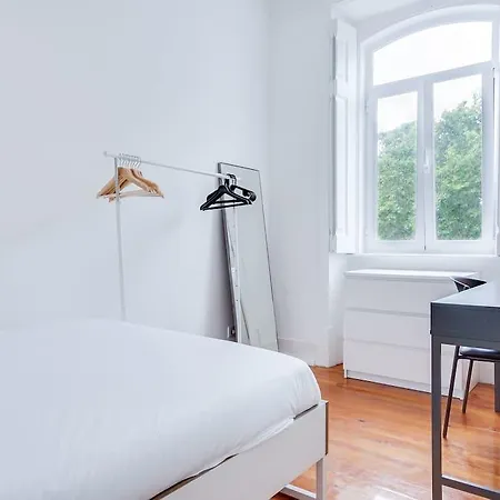 Central 4 Bed Next To Marques De Pombal *